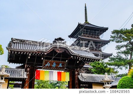 香川善通寺南門與五層塔 香川善通寺南門與五層塔 108428565