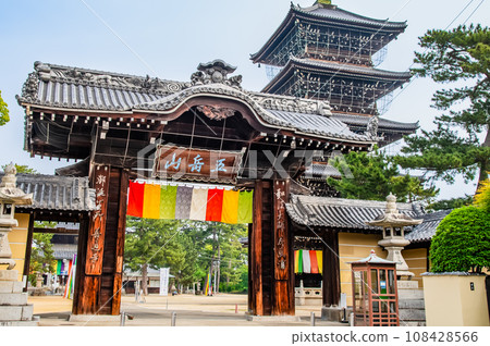 香川善通寺南門與五層塔 香川善通寺南門與五層塔 108428566