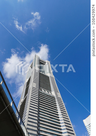 我抬頭看著這座標誌性的塔樓 108429974