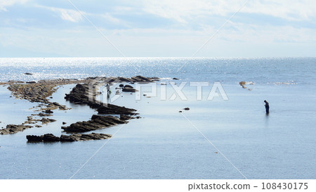 男鹿半島，淺而美麗的海，退潮時的宇野崎海岸，秋田縣 108430175