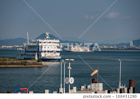 The learning ship Uminoko enters Otsu Port and Michigan sails off the coast. The learning ship Uminoko enters Otsu Port and Michigan sails off the coast. 108431290