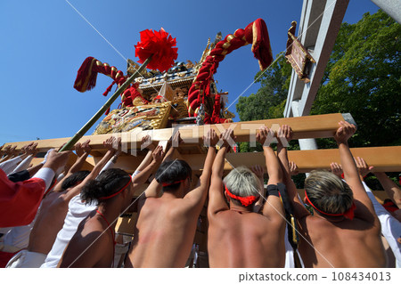 Autumn Festival in Himeji, Banshu, Eiga Shrine, food stalls entering the shrine 108434013