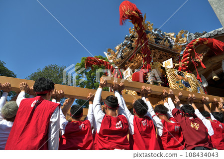 Banshu Himeji Autumn Festival: Eiga Shrine, stalls set up in front of the main shrine 108434043