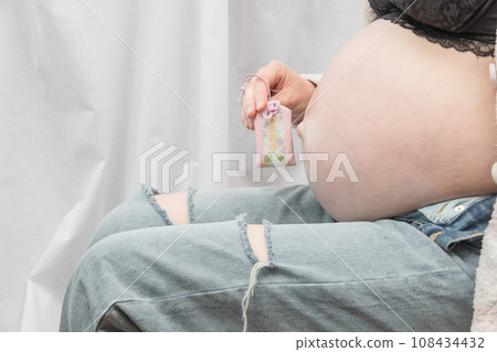 [Maternity image amulet] 108434432