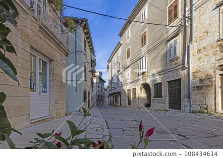 Picture from the town of Groznjan with idyllic cobbled streets and buildings made of natural stone Picture from the town of Groznjan with idyllic cobbled streets and buildings made of natural stone 108434614