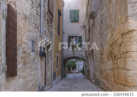 Picture from the town of Groznjan with idyllic cobbled streets and buildings made of natural stone Picture from the town of Groznjan with idyllic cobbled streets and buildings made of natural stone 108434615