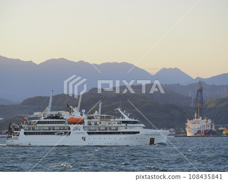 Shizuoka Prefecture, exploration cruise ship Coral Adventurer and deep earth exploration ship Chikyu, September 108435841
