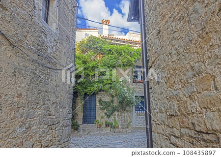 Picture from the town of Groznjan with idyllic cobbled streets and buildings made of natural stone Picture from the town of Groznjan with idyllic cobbled streets and buildings made of natural stone 108435897
