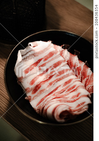 涮火鍋用的雪花肉 108436354