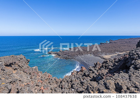 Picture over the black beach Playa del Paso near El Golfo on Lanzarote Picture over the black beach Playa del Paso near El Golfo on Lanzarote 108437638