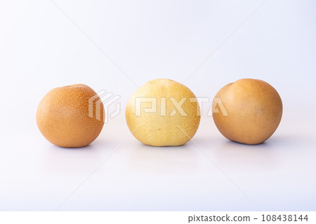 Three types of pears, Hosui, 21st century pear, and Niitakanashi Three types of pears, Hosui, 21st century pear, and Niitakanashi 108438144
