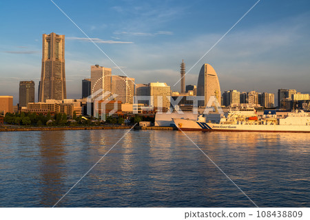 [Kanagawa Prefecture] Yokohama Bay Area/Early morning cityscape 108438809