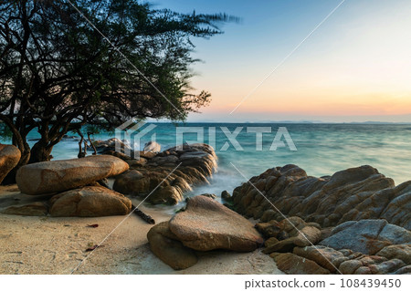 seascape at sunrise, Ko Man Klang, Rayong, Thailand 108439450
