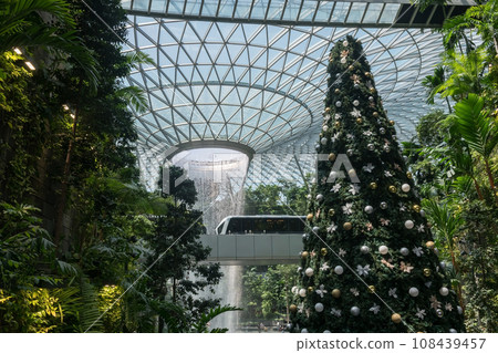Shuttle train passing Rain Vortex at Jewel Changi Airport, Singapore 108439457