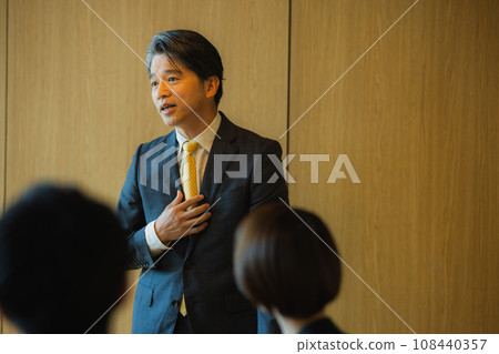 Business image middle man 108440357