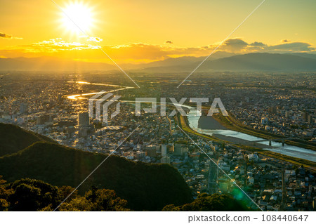岐阜縣金華山的日落景色 岐阜縣金華山的日落景色 108440647