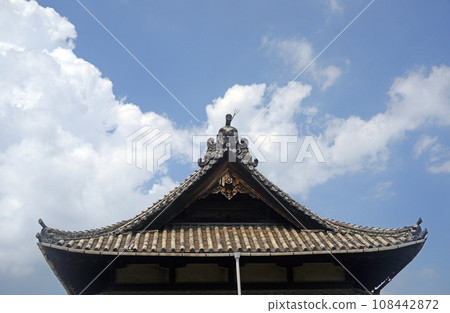 Onomichi summer sky and Jikanji main hall roof Onomichi summer sky and Jikanji main hall roof 108442872