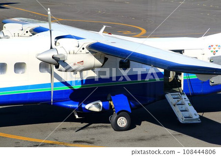 Flying from Chofu Airport to the islands of Tokyo... Flying in the sky [Dornier 228] 108444806