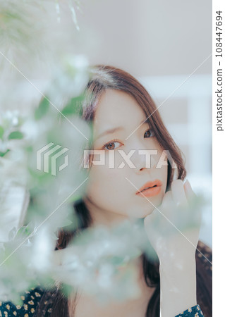 植物學的年輕女子 植物學的年輕女子 108447694