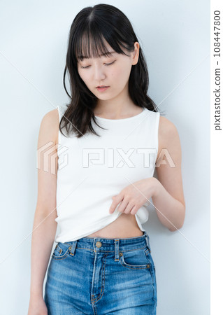 有無袖衫的小姐 108447800