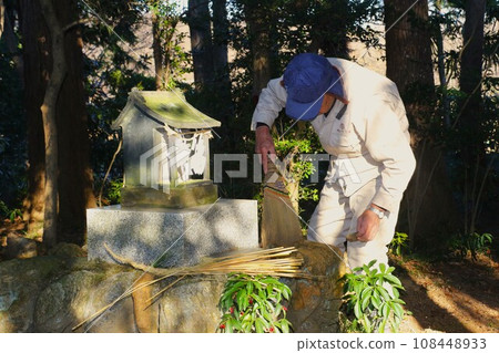 2023 Scene of the happiest farmers in Hatoyama town in Japan preparing for the New Year at Yashiki Inari 2023 Scene of the happiest farmers in Hatoyama town in Japan preparing for the New Year at Yashiki Inari 108448933