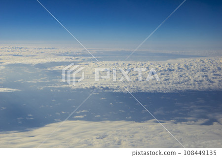 雲朵與藍天的對比（空拍） 108449135