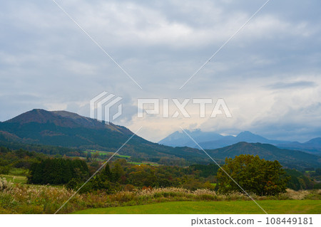 岡山縣真庭市蒜山高原的美麗秋景 108449181