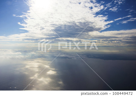 雲朵與藍天的對比(空拍) 雲朵與藍天的對比(空拍) 108449472