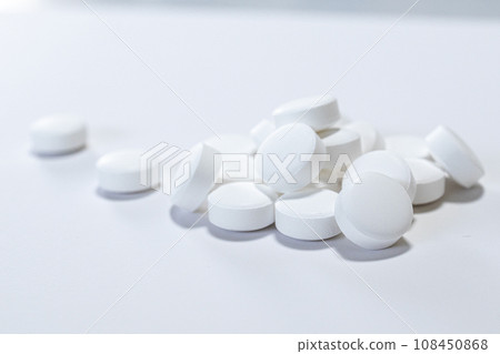 醫學： 白色藥片特寫鏡頭 108450868
