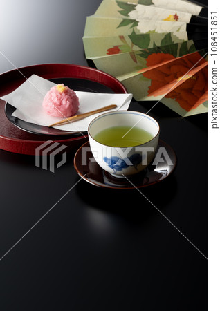 Green tea and Japanese confectionery 108451851