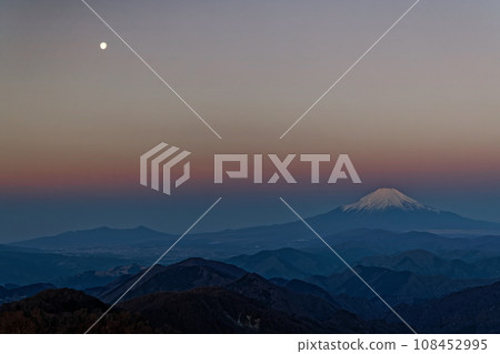 Mt. Fuji, Mt. Nabewari and the moon at dawn seen from Mt. Tonodake in the Tanzawa Mountains Mt. Fuji, Mt. Nabewari and the moon at dawn seen from Mt. Tonodake in the Tanzawa Mountains 108452995