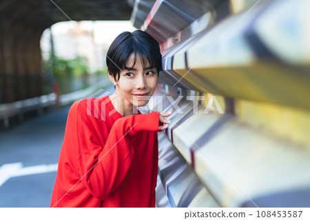 Women's fashion portrait street snap 108453587