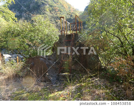 Watchtower for railway track maintenance work 108453858