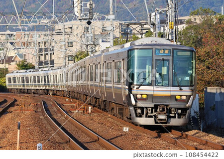 [JR West] Series 223 + Series 221 Rapid (JR Kobe Line: Sakura Shukugawa Station) 108454422