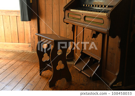 昭和的踏腳風琴 108458033