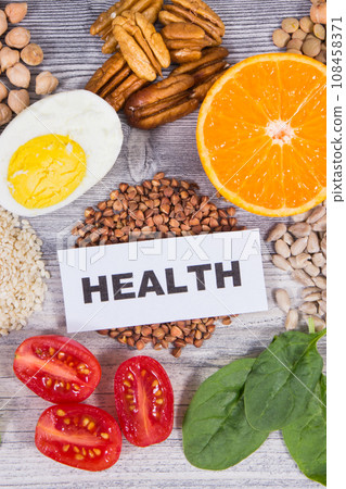 Food containing natural folic acid, dietary fiber and vitamins or minerals. Healthy eating Food containing natural folic acid, dietary fiber and vitamins or minerals. Healthy eating 108458371