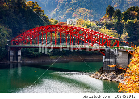 Red Mineya Bridge over Lake Okutama, Okutama Town, Tokyo 108458912