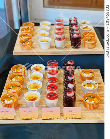 Dessert buffet 108459832
