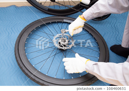 Bicycle disc brake disassembly and assembly work Bicycle disc brake disassembly and assembly work 108460631