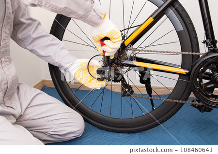 Adjustment, inspection, and maintenance of bicycle rear derailleur (transmission) 108460641