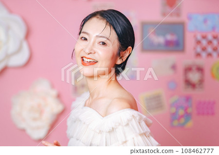 中年女性美容寫真、保養、化妝品 108462777