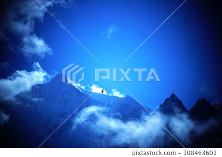 直升機飛越喜馬拉雅山 直升機飛越喜馬拉雅山 108463601
