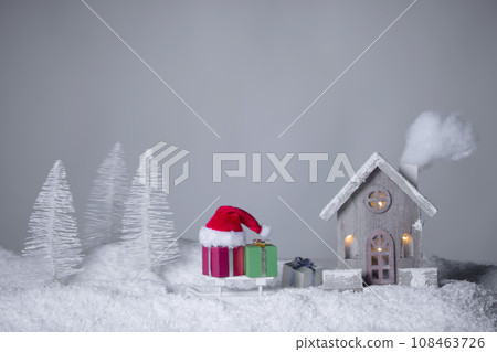 House and Christmas gifts 108463726