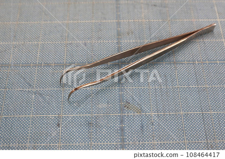 tweezers tweezers 108464417