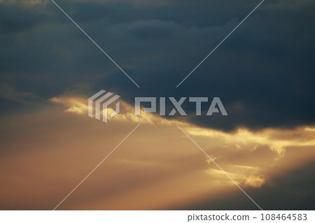 Sunset light 108464583