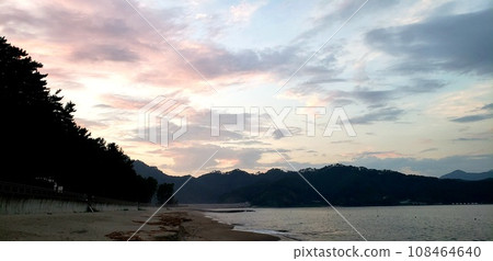 夏季岩手縣釜石市根濱海灘的日落【8月】 夏季岩手縣釜石市根濱海灘的日落【8月】 108464640