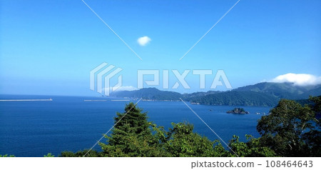 從釜石大觀音眺望釜石灣的夏日景色【8月】 從釜石大觀音眺望釜石灣的夏日景色【8月】 108464643