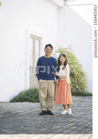Portrait of a couple in their 50s smiling at the camera 108465957