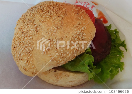 Delicious local gourmet Sanpei burger 108466626
