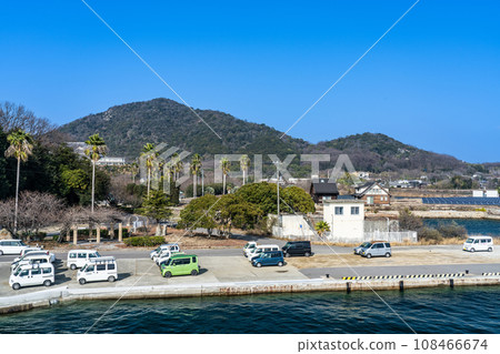 Mt. Takamubo and Mt. Tomi seen from the deck of Honjima Maru, the ferry connecting Marugame Port and Honjima Port, Marugame City, Kagawa Prefecture 108466674